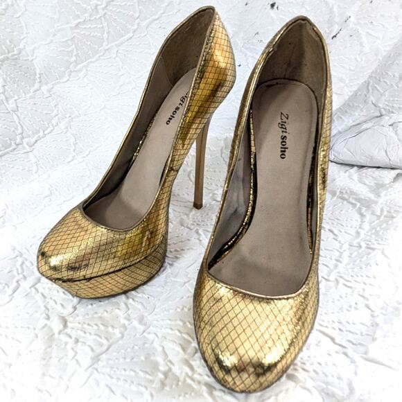 ZIGI SOHO! TRUSTY GOLD LAME W/DIAMOND SHAPED ETCHING, PLATFORM HEELS! SZ 8M - Picture 1 of 9